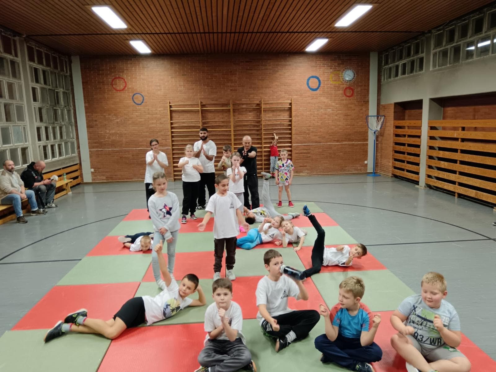 Kindertraining auf den Matten